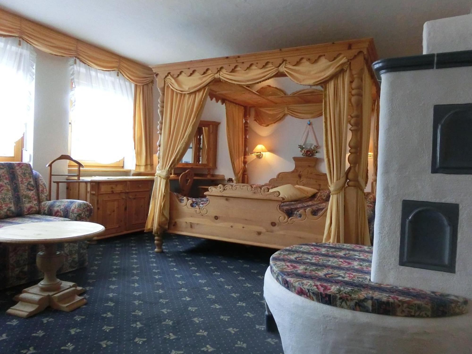 Garni Criss Aparthotel Colfosco Buitenkant foto
