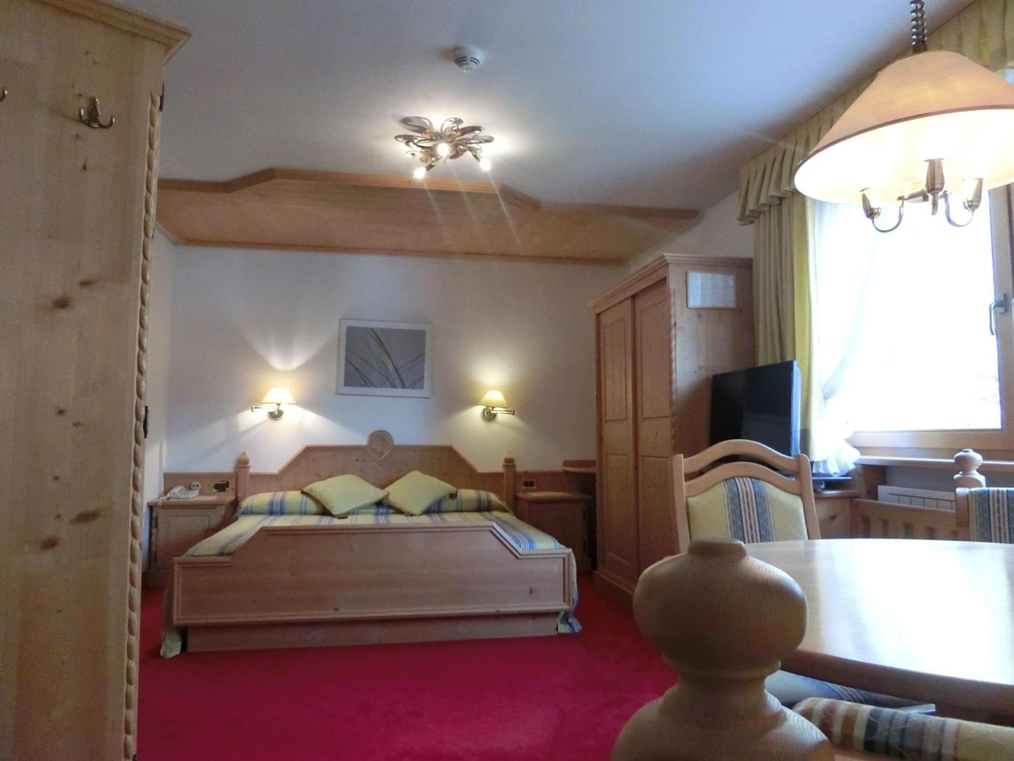 Garni Criss Aparthotel Colfosco Buitenkant foto