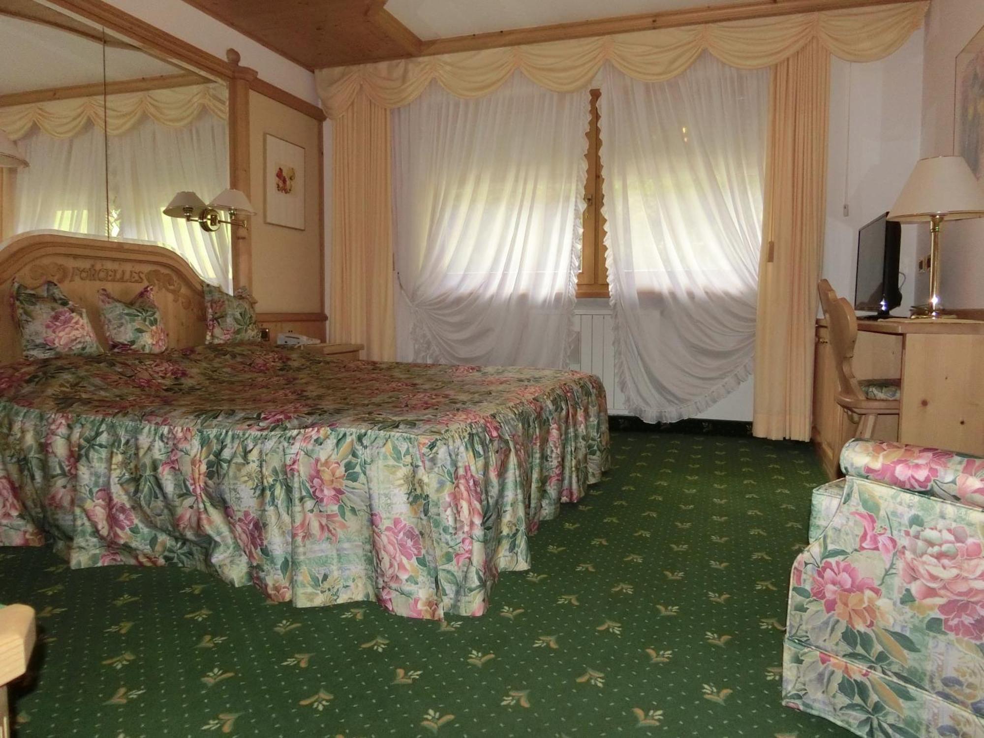 Garni Criss Aparthotel Colfosco Buitenkant foto