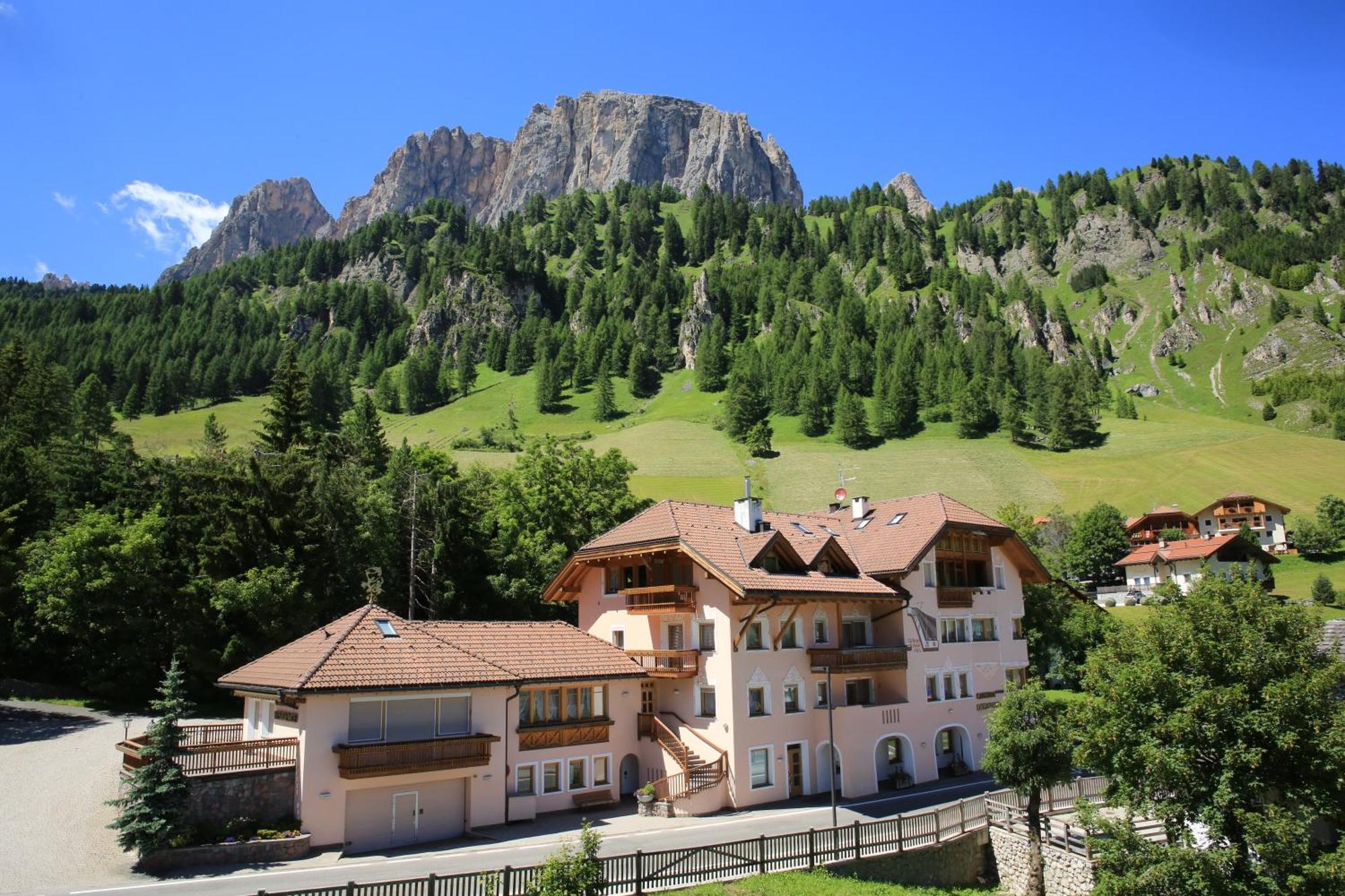 Garni Criss Aparthotel Colfosco Buitenkant foto