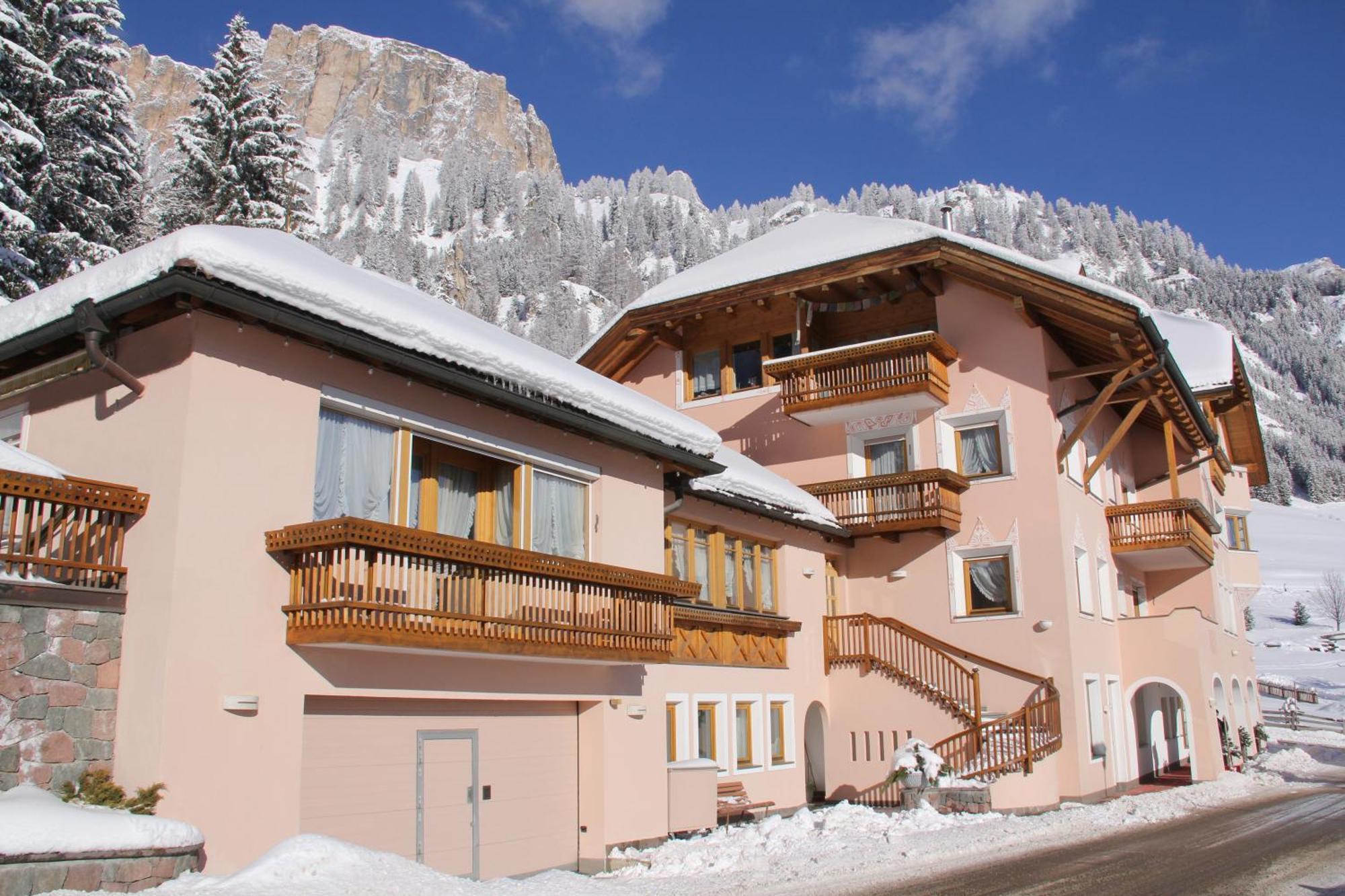 Garni Criss Aparthotel Colfosco Buitenkant foto