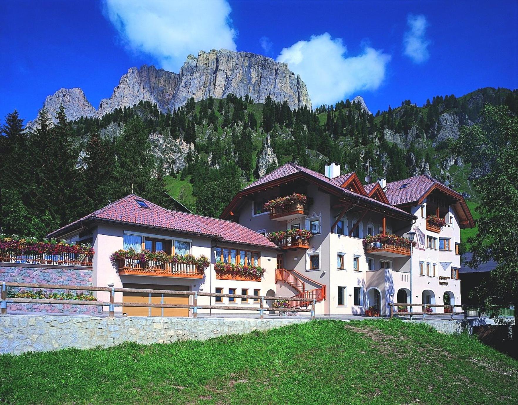 Garni Criss Aparthotel Colfosco Buitenkant foto